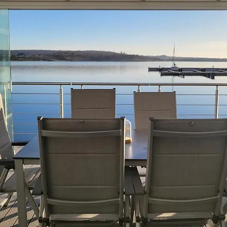 Seehaus Pippa Mit Sauna And Whirlpool Direkt Am Mücheln