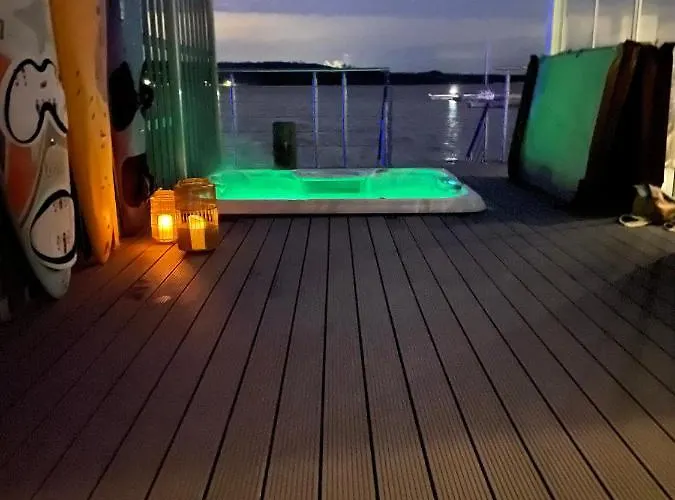 Seehaus Pippa Mit Sauna And Whirlpool Direkt Am Nyaraló Mücheln