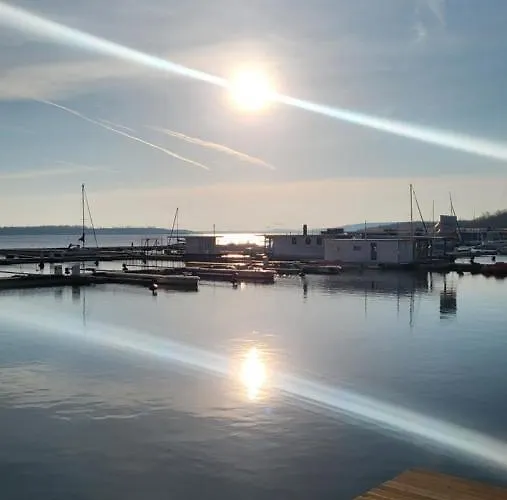 Seehaus Pippa Mit Sauna And Whirlpool Direkt Am Nyaraló *