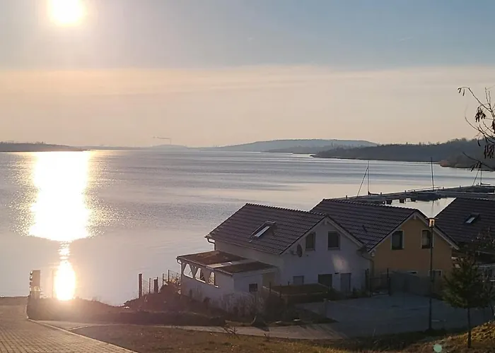 Seehaus Pippa Mit Sauna And Whirlpool Direkt Am * Mücheln